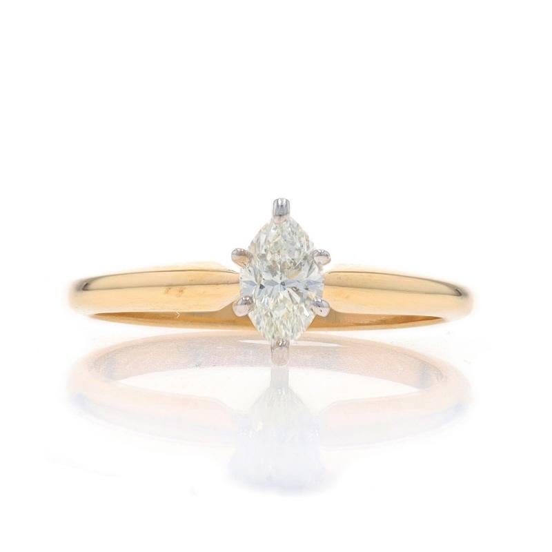Taille : 6 1/2
Frais de taille : Up&Up pour 35 $ ou Down pour 35 $.

Contenu métallique : Or jaune 14k et or blanc 14k

Informations sur les pierres
Diamant naturel
Carat(s) : .38ct (timbre carat)
Coupe : Marquise
Couleur : I
Clarté : SI2

Total des