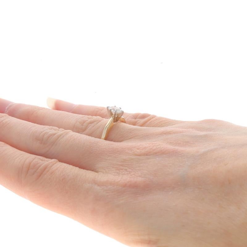 Bague de fiançailles en or jaune avec solitaire en diamant - 14k Marquise .38ct Pour femmes en vente