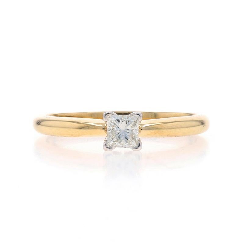 Taille : 7 1/4
Frais de taille : Up&Up 4 tailles pour $40 ou Down 3 tailles pour $30

Contenu métallique : Or jaune 14k et or blanc 14k

Informations sur les pierres

Diamant naturel
Carat(s) : .25ct
Coupe : Princesse
Couleur : I
Clarté : I1

Total