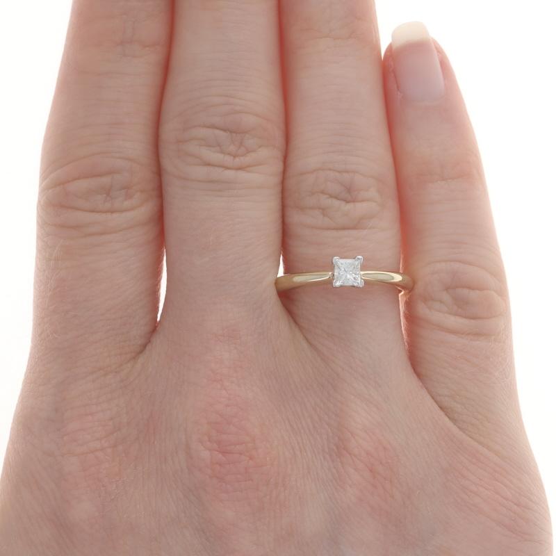 Taille princesse Bague de fiançailles en or jaune avec solitaire en diamant - 14k Princesse 0.25ct en vente