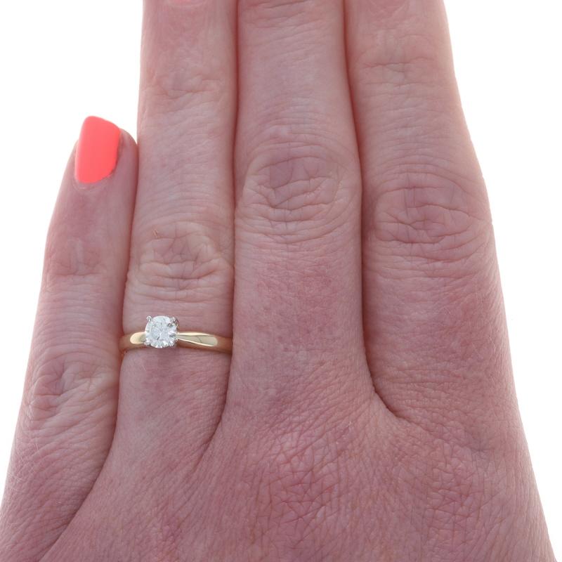Anillo de compromiso solitario de oro amarillo con diamante 14k brillante redondo .35ct Corte redondo en venta