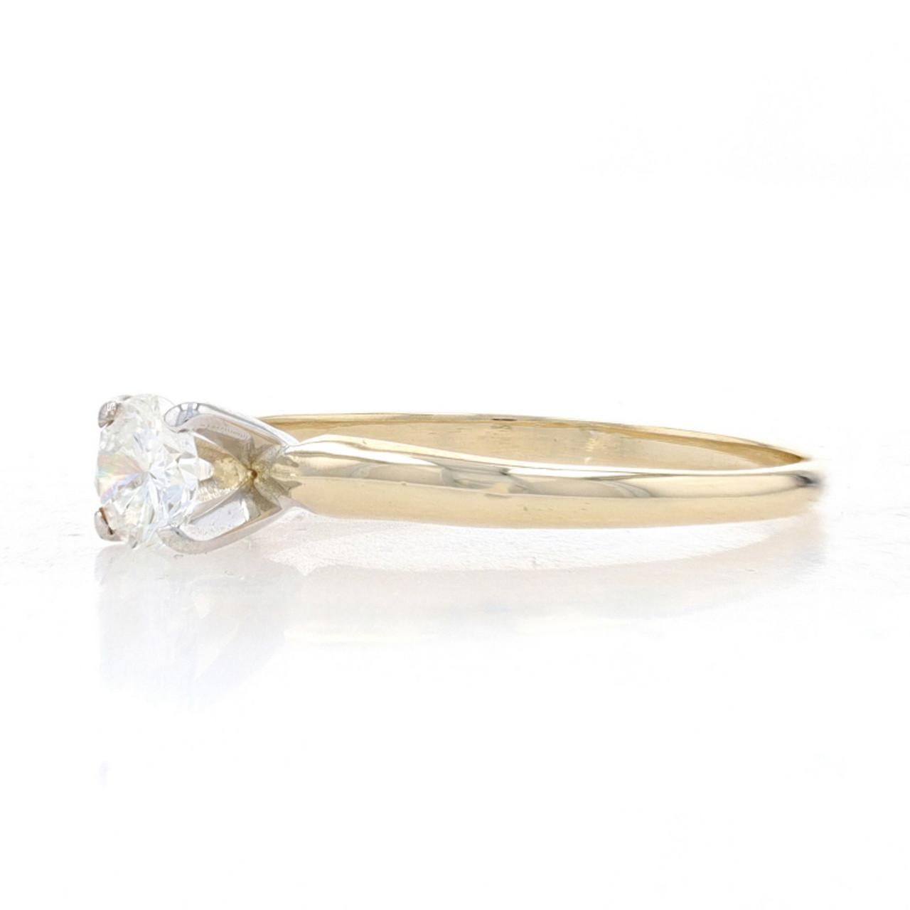 Taille ronde Bague de fiançailles solitaire en or jaune 14 carats avec diamants taille ronde brillant de 0,38 carat en vente