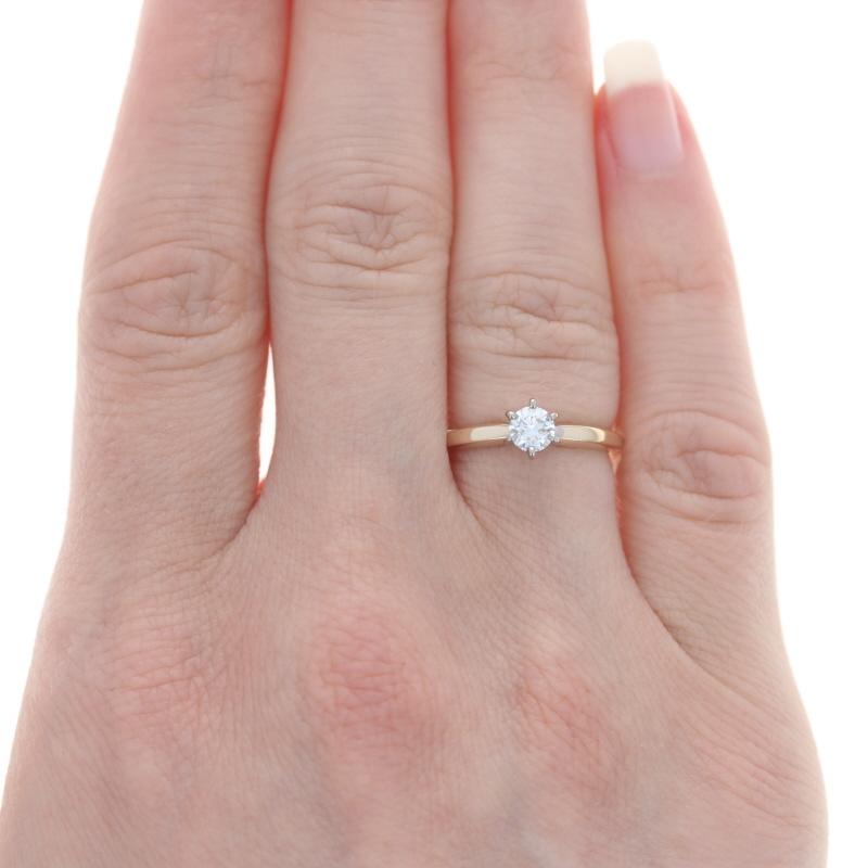 Größe: 5
Gebühr für die Größenbestimmung: Unten 2 Größen für $30 & oben 2 Größen für $35

Metallgehalt: 14k Gelbgold & 14k Weißgold

Informationen zu Stein

Natürlich  Diamant
Karat(e): .33ct
Schliff: Runder Brillant 
Farbe: G 
Klarheit: SI1

Karat