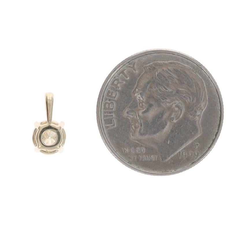 Ciondolo solitario con diamante in oro giallo - 14k Brilliante rotondo .38ct In condizioni Nuovo in vendita a Greensboro, NC