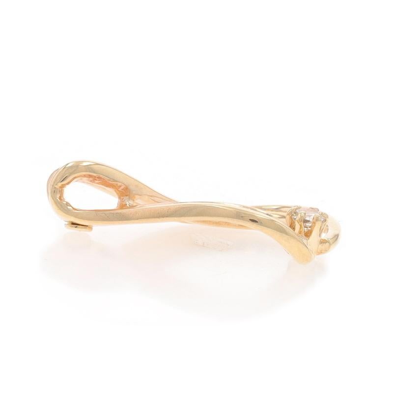 Taille ronde Pendentif solitaire en or jaune 14 carats avec double larme ronde et diamant en vente