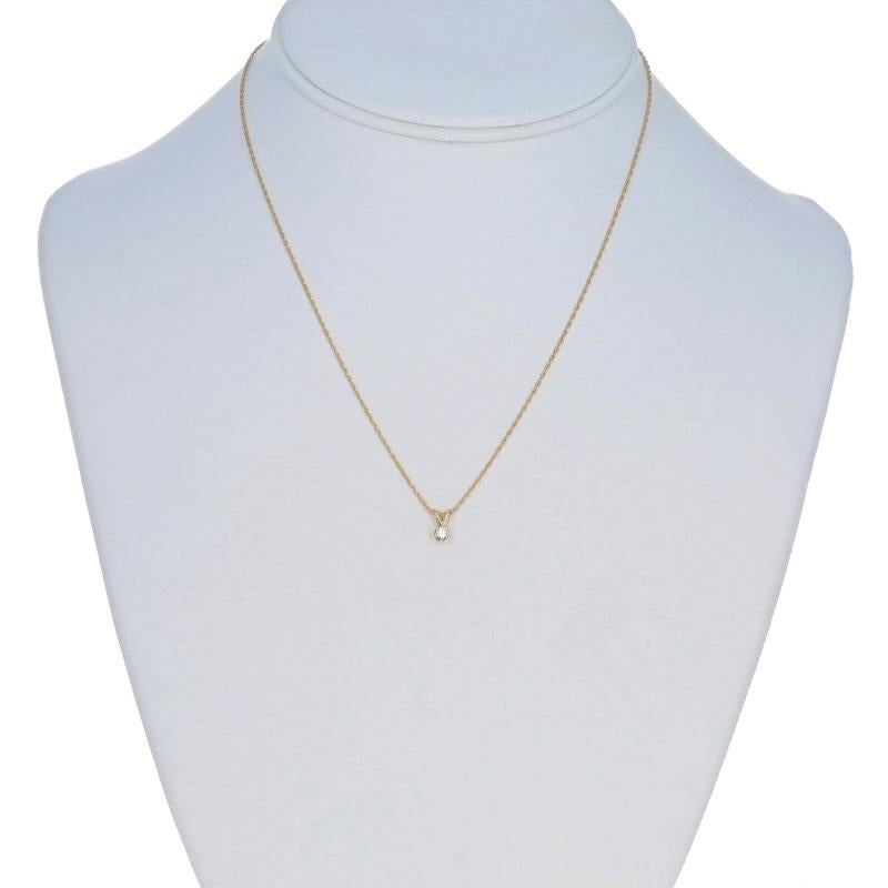 Taille ronde Collier en or jaune avec pendentif solitaire en diamant 16