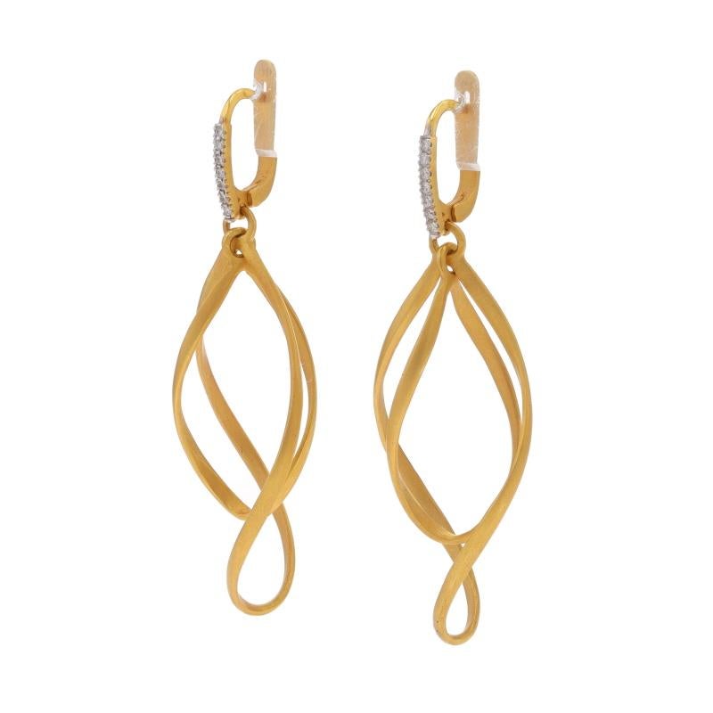 Taglio rotondo Orecchini pendenti a spirale in oro giallo con diamanti - 14k Round .14ctw Matte Pierced in vendita