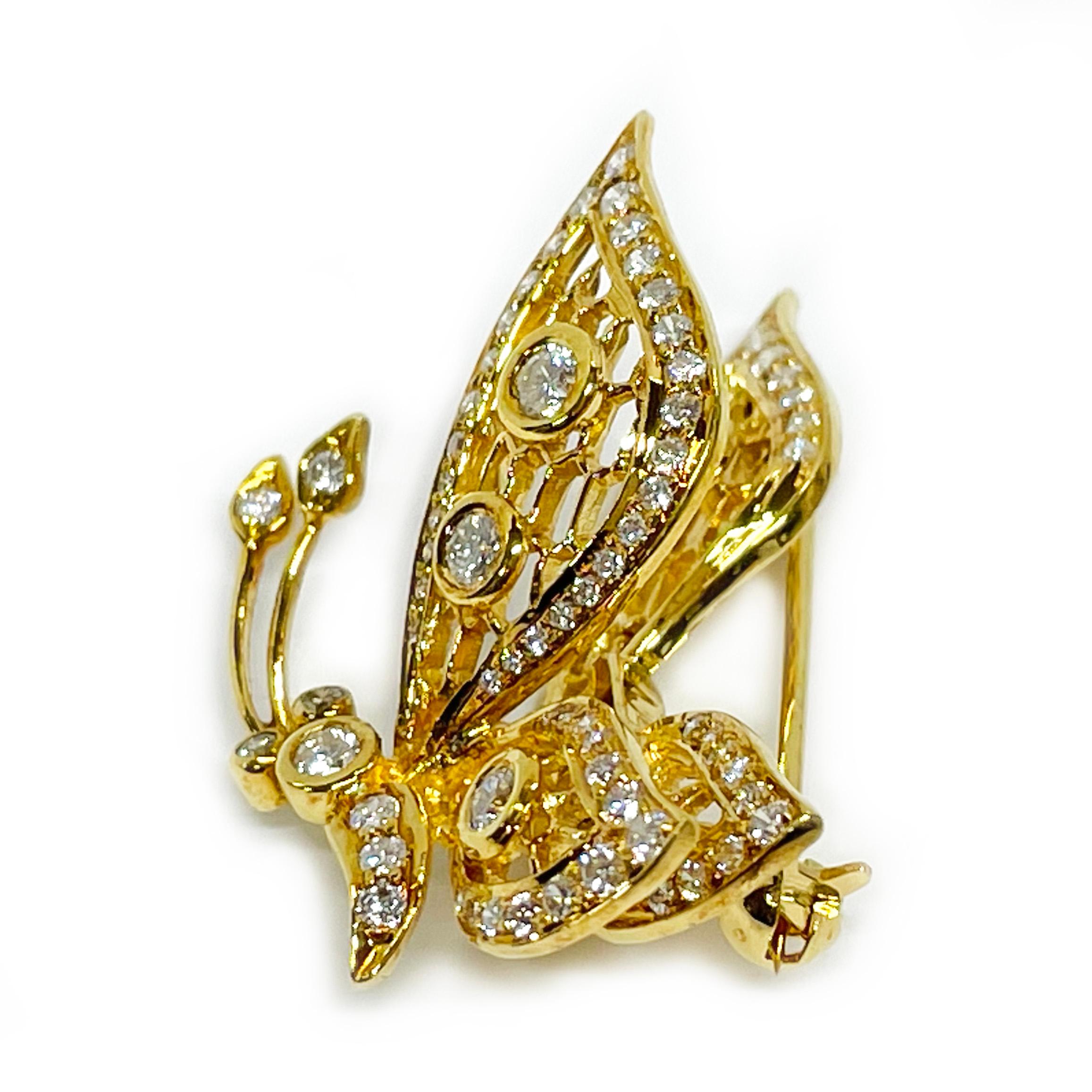 Broche papillon en or jaune 18 carats avec mouvement à ressort et diamants. Il s'agit d'une broche absolument magnifique, avec de superbes détails et des diamants de taille brillante sertis en chaton et en perle. Les diamants ornent les ailes, le