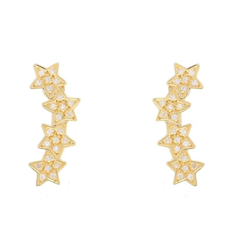 Contenuto del metallo: Oro giallo 18k

Informazioni su A. Stone

Diamanti naturali
Carati: .48ctw
Taglio: Rotondo brillante
Colore: F - G
Chiarezza: SI1 - I1

Carati totali: .48ctw

Stile: Goccia curva
Tipo di chiusura: Chiusura a farfalla
Tema: