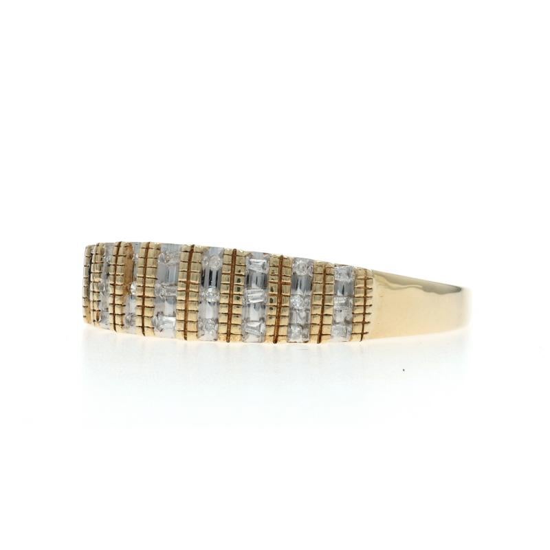Yellow Gold Diamond Stripe Band - 10k Single & Baguette .10ctw Tapered Ring Excellent état - En vente à Greensboro, NC