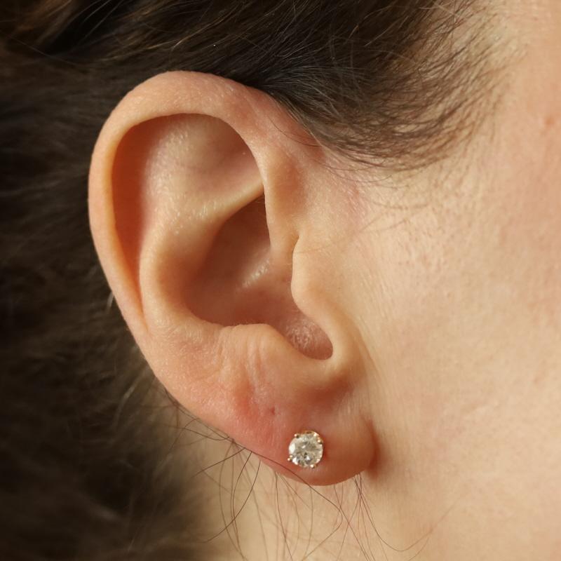 Taille ronde Boucles d'oreilles en or jaune 14k à diamants ronds et brillants 1.00ctw Pierced en vente