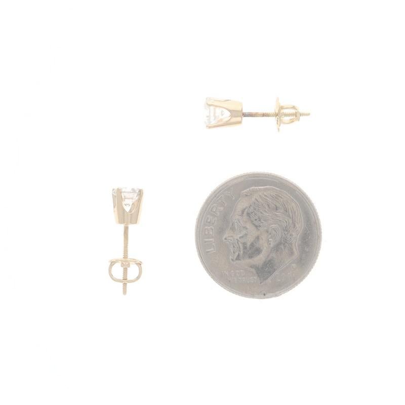 Taille ronde Boucles d'oreilles en or jaune diamant - 14k Rond brillant .68ctw Pierce Screw-Ons en vente