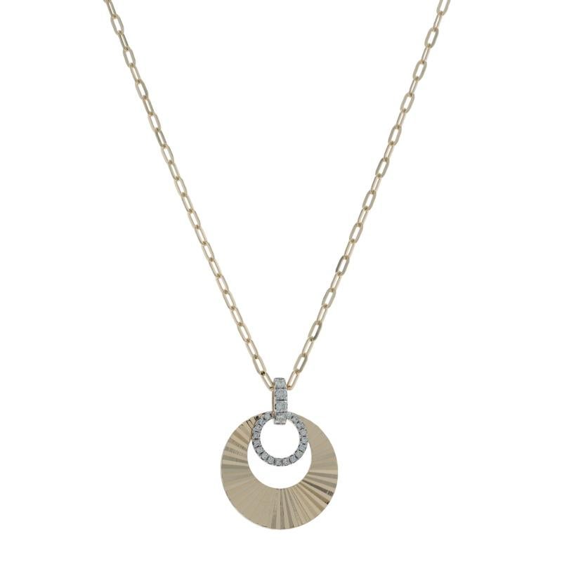 Contenu métallique : Or jaune 14k et or blanc 14k

Informations sur les pierres

Diamants naturels
Carat(s) : .12ctw
Coupe : Brillant rond
Couleur : G
Clarté : VS2 - SI1

Total des carats : .12ctw

Style de chaîne : Paperclip
Style du collier :