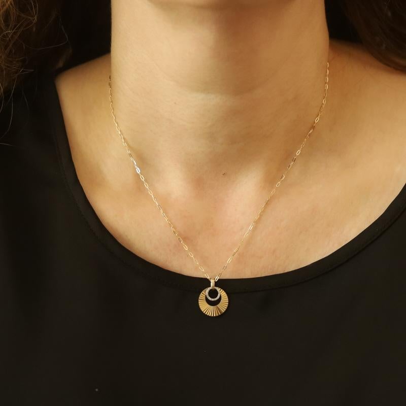 Taille ronde Collier en or jaune avec pendentif diamant en forme de soleil 17 1/2