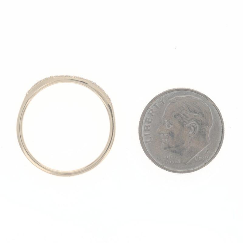 Yellow Gold Diamond Tapered Band - 14k Single .16ctw Ring en vente 1
