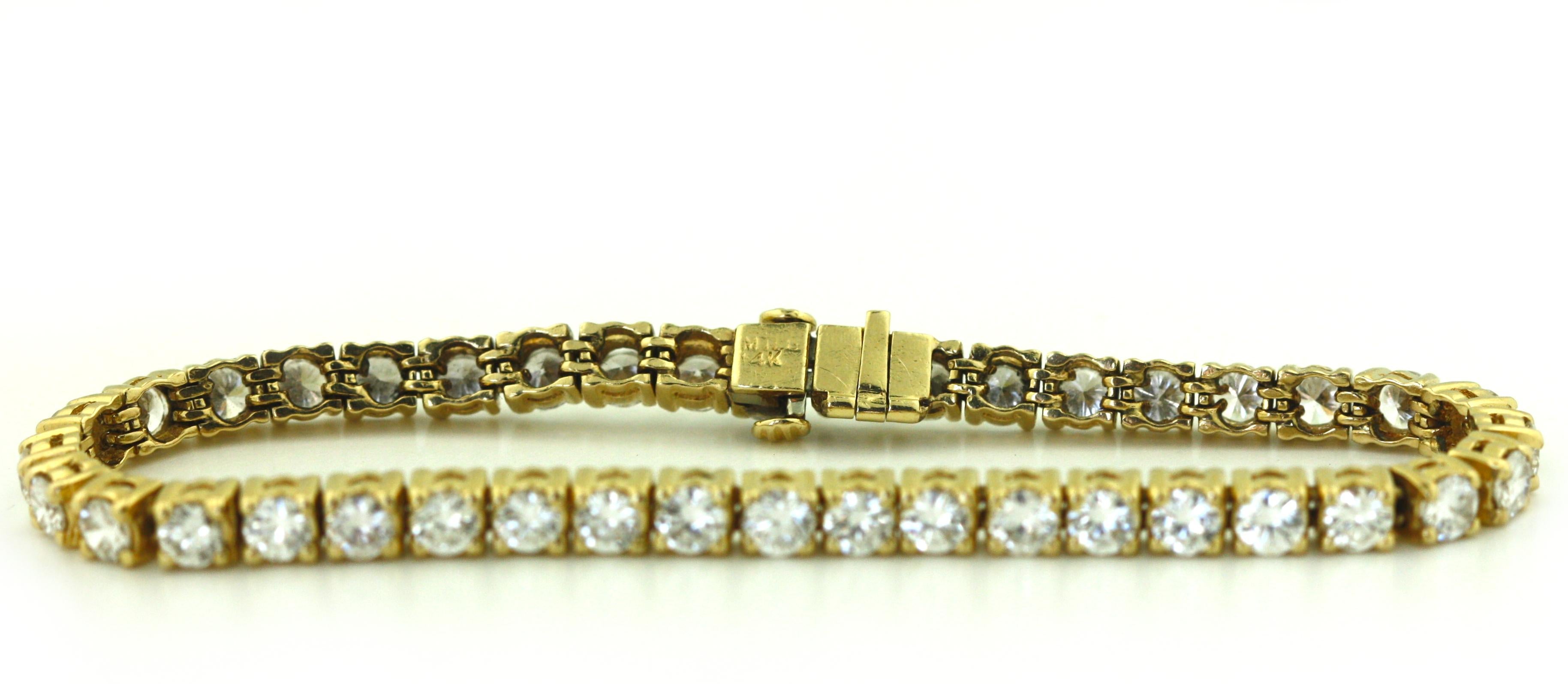 Yellow Gold and 9.80ct Diamond Tennis Bracelet
Set with 40 round brilliant cut diamonds.
Diamonds weighing a total of approximately 9.80 carats
14 karat yellow gold
Total weight 15.08 grams
Length 7 inches