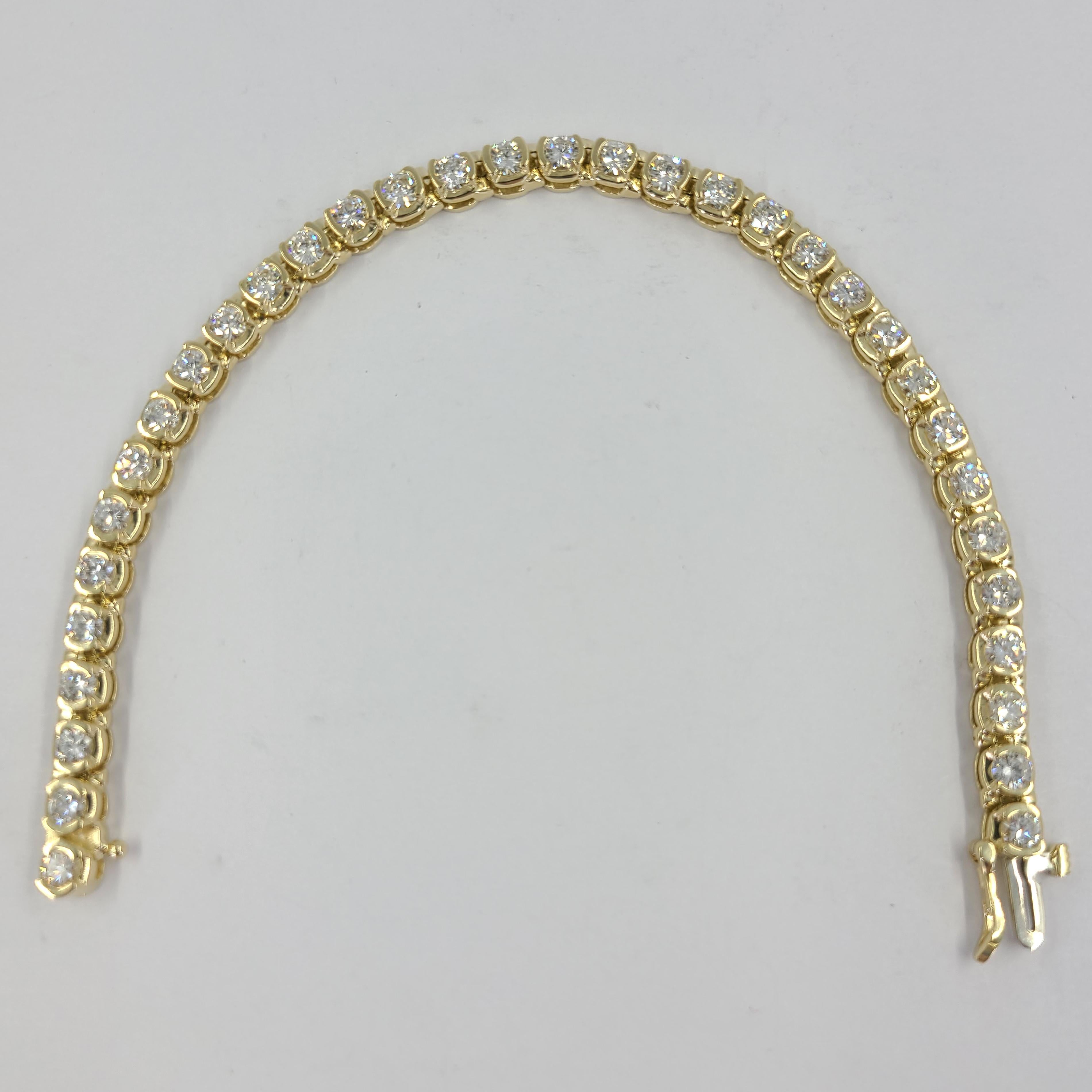 Bracelet tennis ligne en or jaune et diamants Pour femmes en vente