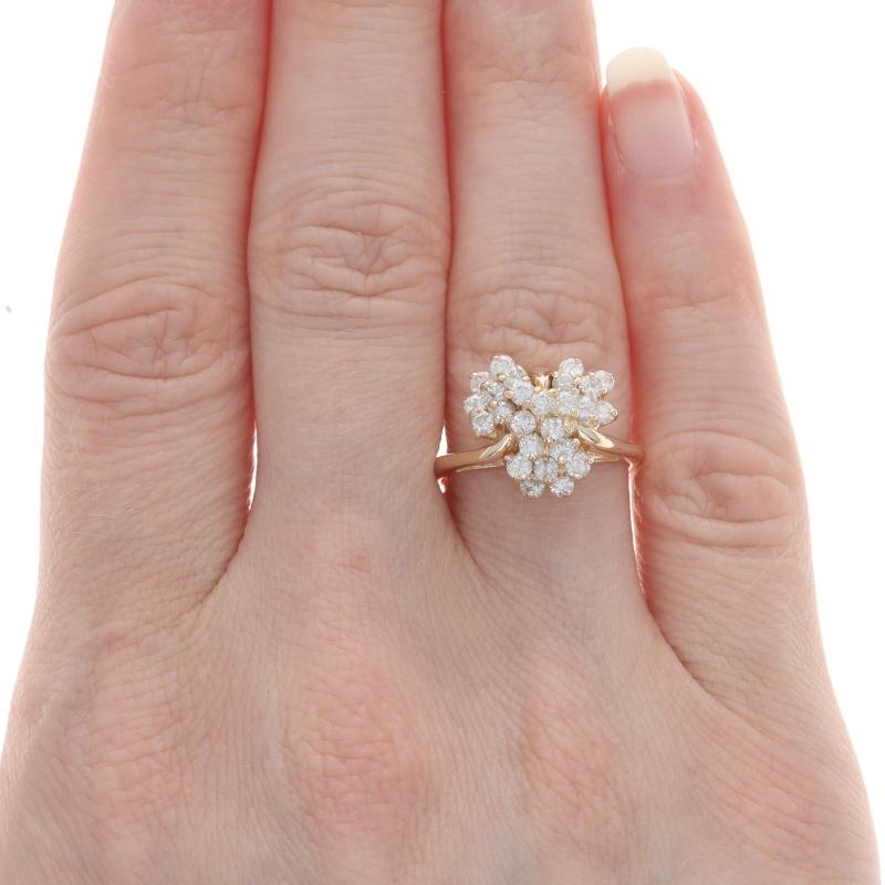 Taille ronde Bague cocktail en or jaune diamant trèfle à trois feuilles 14k 1.00ctw Shamrock en vente