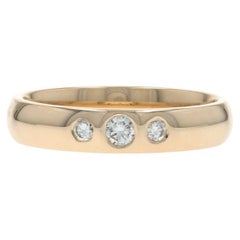 Anneau à trois pierres en or jaune - 14k Round Brilliant .14ctw Wedding Ring