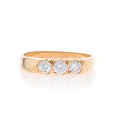Anillo de oro amarillo con tres diamantes - Anillo de boda apilable redondo de 18 quilates de 0,51 quilates