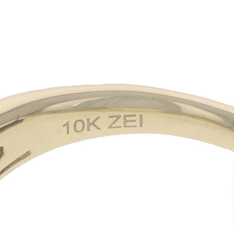 Yellow Gold Diamond Three-Stone Engagement Ring - 10k Round Brilliant 1.00ctw For Sale 2
