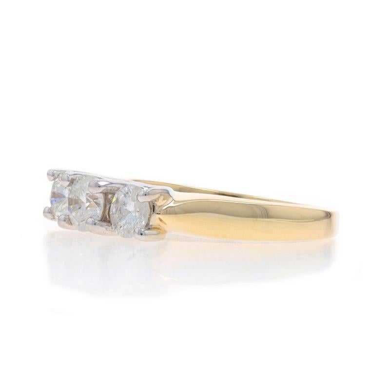Bague de fiançailles à trois pierres en or jaune 14 carats avec diamants de 1,00 carat Excellent état - En vente à Greensboro, NC