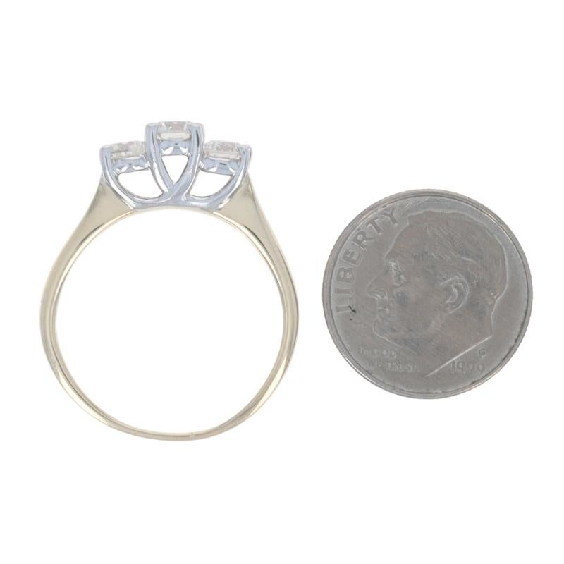 Bague de fiançailles à trois pierres en or jaune - 14k brillant rond 1.00ctw en vente 1