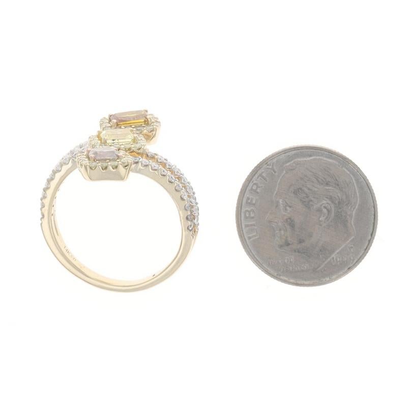 Bague de contournement à trois pierres en or jaune - 14k Radiant 1.33ctw en vente 1