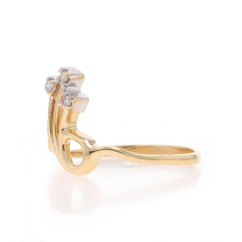 Gelbgold-Diamantring mit drei Steinen - 14k runder Brillantbandschleife mit Schleife im Zustand „Hervorragend“ in Greensboro, NC