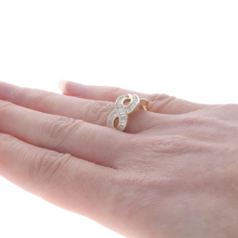 Bague torsadée en or jaune 14k baguette 1,00 ctw Pour femmes en vente