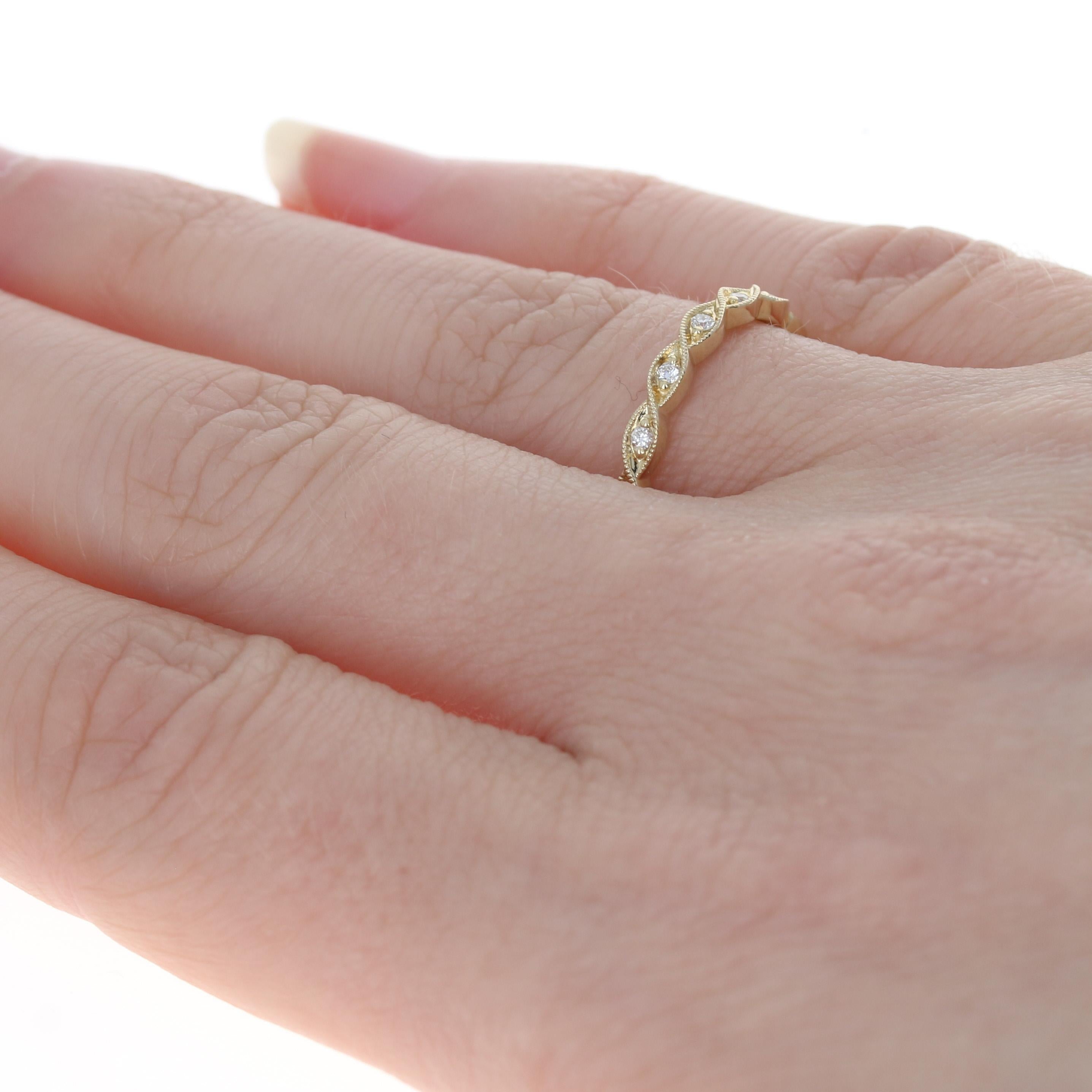 Yellow Gold Diamond Twist Band 14k Round Brilliant .10ctw Milgrain Wedding Ring In New Condition For Sale In Greensboro, NC