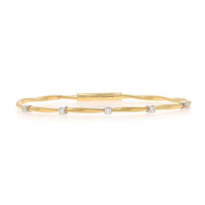 Metallgehalt: 14k Gelbgold & 14k Weißgold

Informationen zu Stein

Natürliche Diamanten
Karat(e): .28ctw
Schliff: Runder Brillant
Farbe: G - H
Reinheit: SI1 - SI2

Karat gesamt: .28ctw

Armband Style: Twisted Station Armreif
Verschlusstyp: