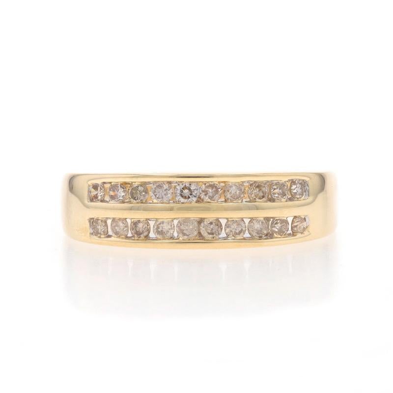 Größe: 6 3/4
Gebühr für Größenanpassung: Up 1/2 eine Größe für $30 oder Down 1/2 eine Größe für $30

Metallgehalt: 14k Gelbgold & 14k Weißgold

Informationen zu Stein

Natürliche Diamanten
Karat(e): .36ctw
Schliff: Runder Brillant
Farbe: