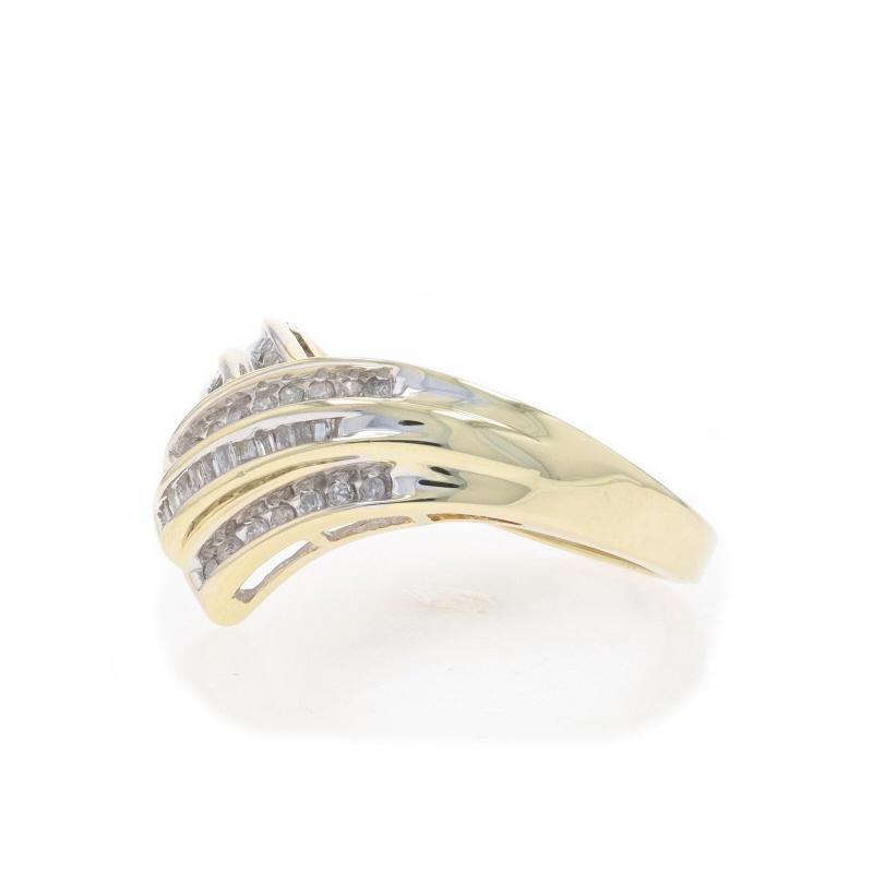 Gelbgold Diamant V Contour Wishbone Band 10k Single & Baguette .20ctw Ring 7 im Zustand „Hervorragend“ in Greensboro, NC