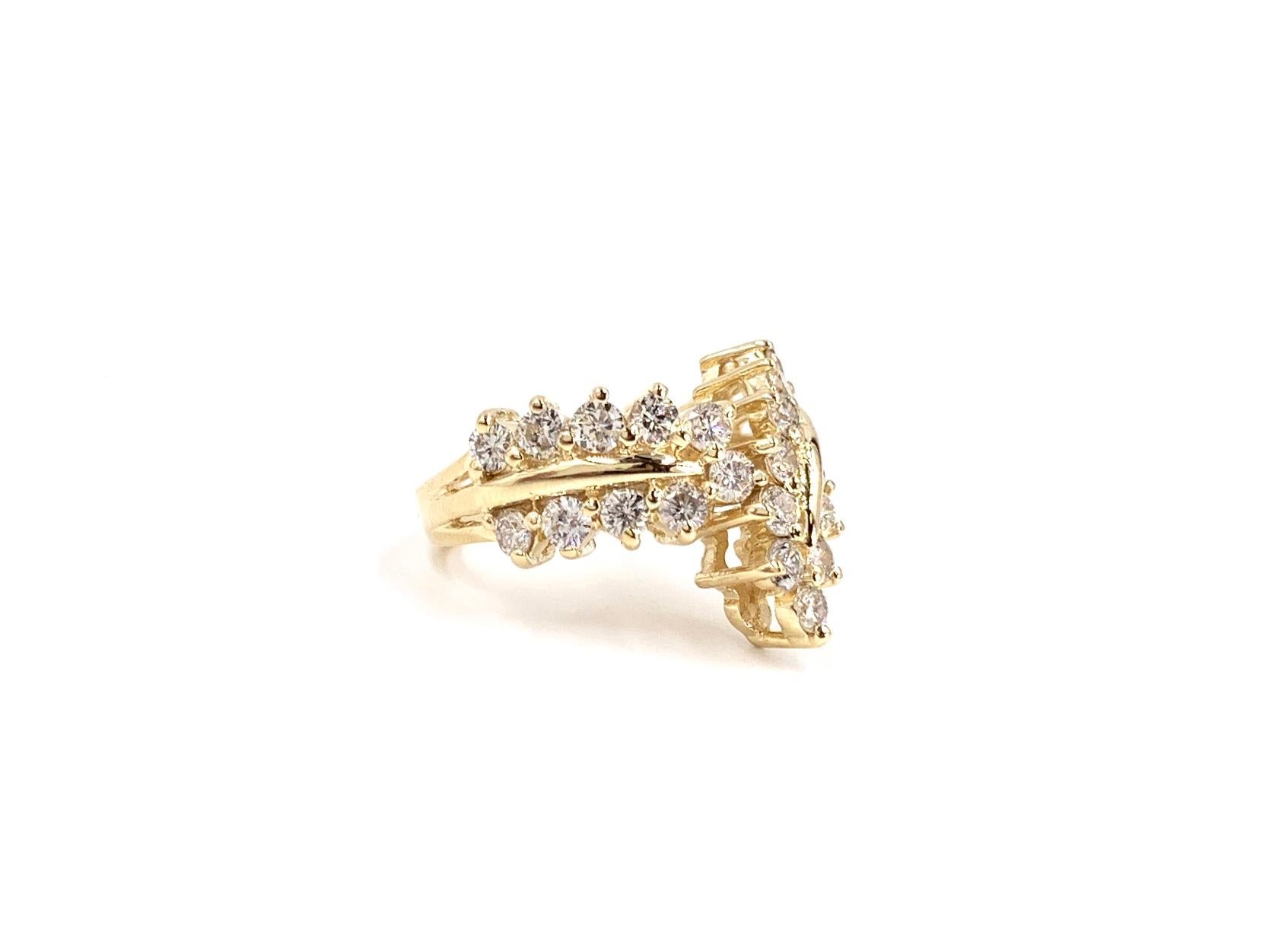 Round Cut Yellow Gold Diamond V-Shape Curved Ring For Sale
