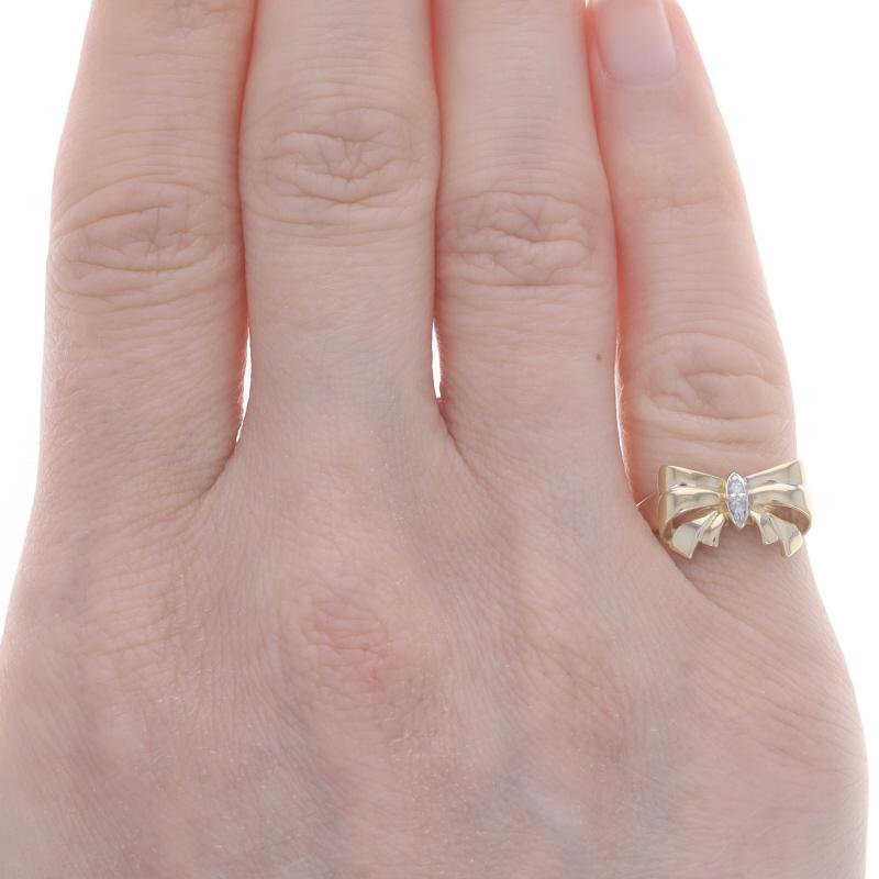 Round Cut Yellow Gold Diamond Vintage Bow Ring - 10k Round Brilliant Tied Ribbon Two-Stone For Sale