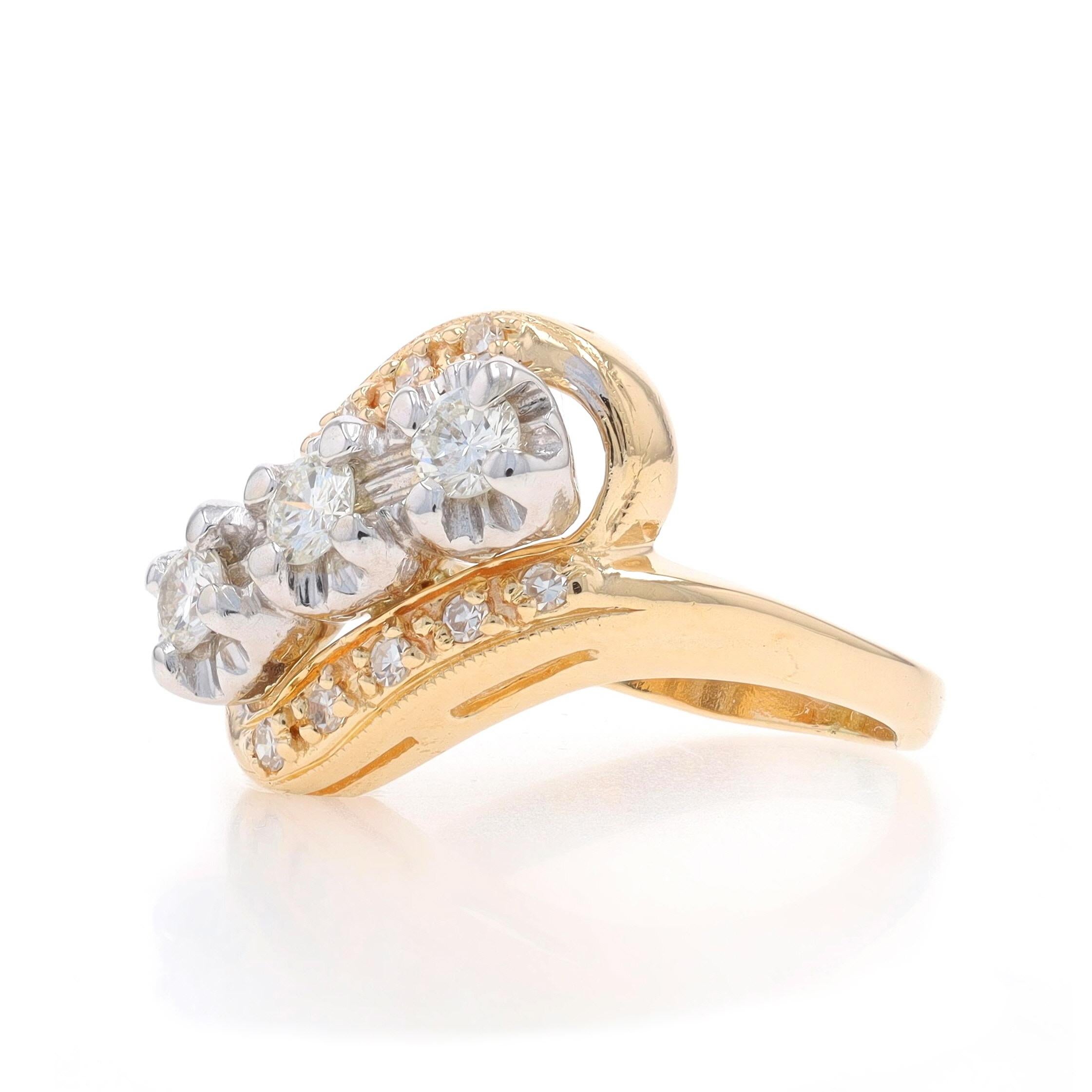 Gelbgold Diamant Vintage Bypass-Ring - 14k rund .50ctw Drei-Stein Milgrain im Zustand „Hervorragend“ im Angebot in Greensboro, NC