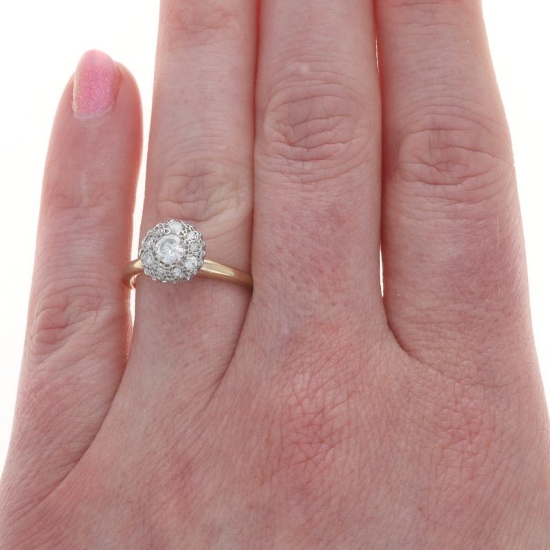 Anillo de Compromiso de Oro Amarillo Diamante Vintage 14k Brillante Redondo .51ctw Halo Corte redondo en venta