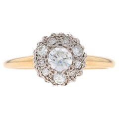 Bague de fiançailles en or jaune avec diamant Vintage 14k Rond Brillant .51ctw Halo