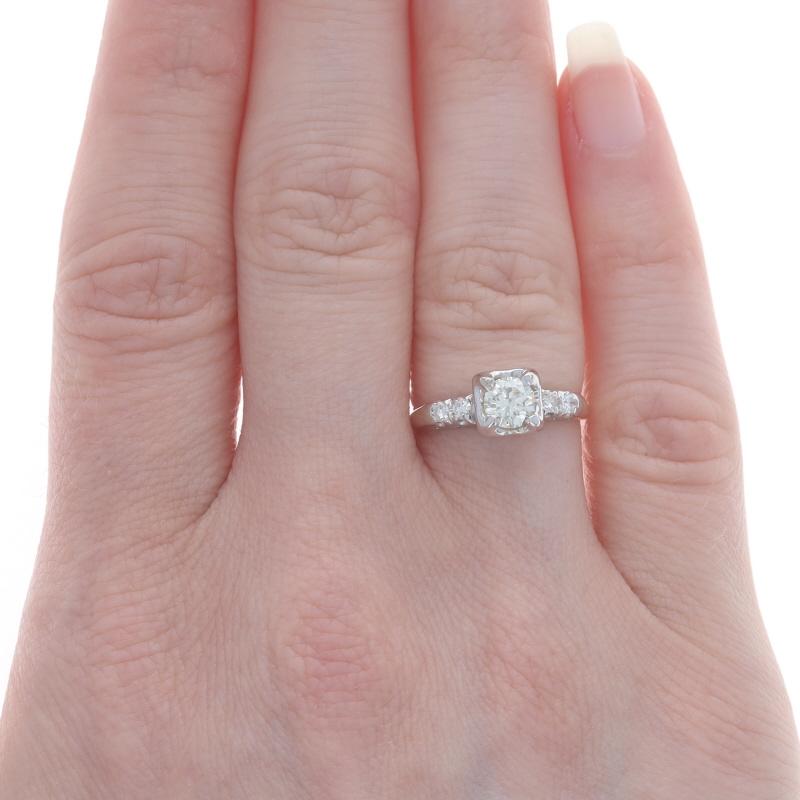 Taille ronde Bague de fiançailles en or jaune avec diamant vintage - 14k Round Brilliant .62ctw en vente