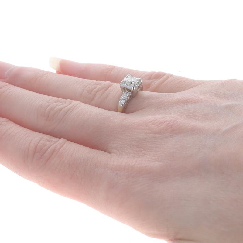 Bague de fiançailles en or jaune avec diamant vintage - 14k Round Brilliant .62ctw Pour femmes en vente