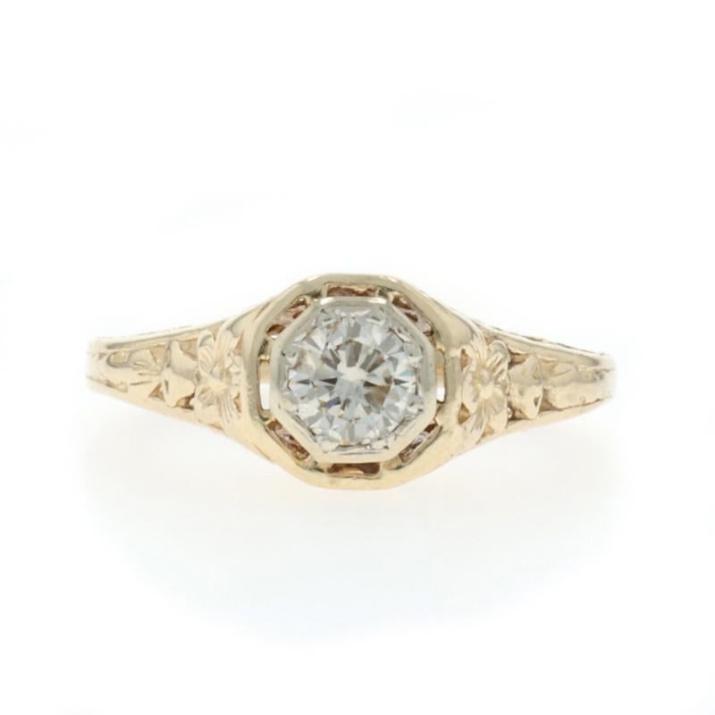 Dimensioni: 4 3/4
Costo della taglia: Up 2 taglie per $40 o Down 1 taglia per $40

Epoca: Vintage

Contenuto metallico: Oro giallo 14k e oro bianco 14k

Informazioni su A. Stone

Diamante naturale
Carati: .33ct
Taglio: Rotondo brillante
Colore: