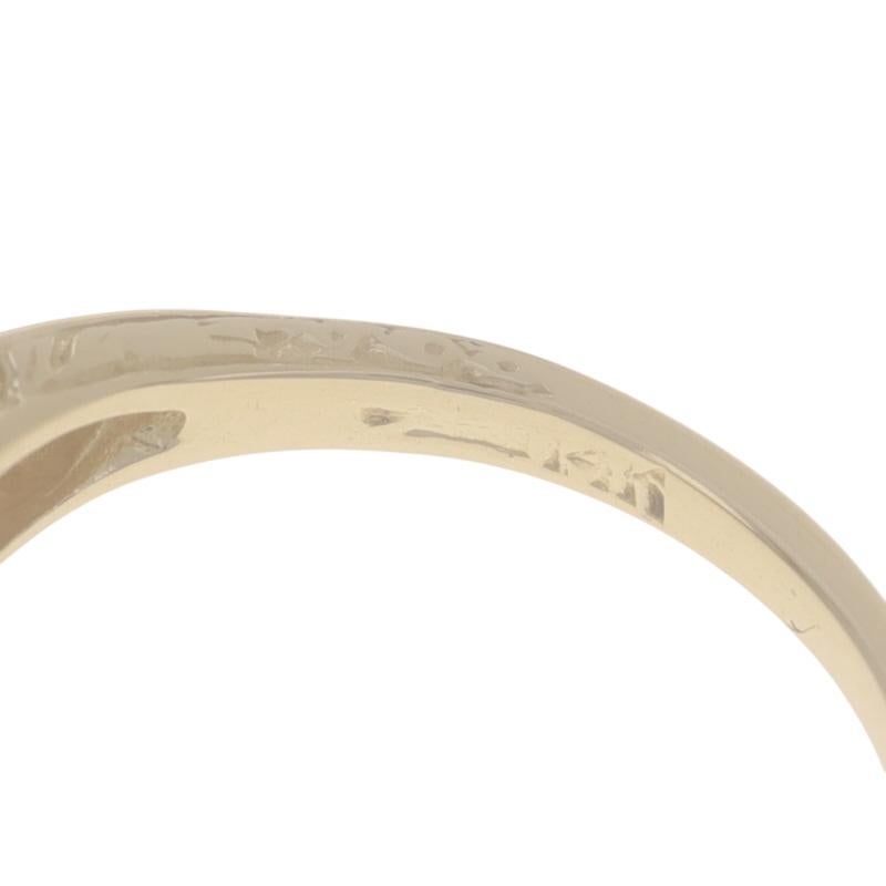 Anello di fidanzamento solitario d'epoca con diamante in oro giallo 14k rotondo .33ct floreale in vendita 2