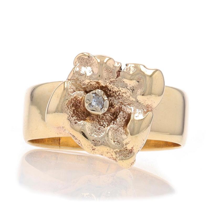 Größe: 8
Gebühr für Größenanpassung: Up 3 Größen für $80 oder Down 3 Größen für $40

Epoche: Vintage By
Datum: 1965

Metall Inhalt: 9k Gelbgold

Informationen zu Stein

Natürlicher Diamant
Karat(e): .01ct
Schnitt: Einfach
Farbe: H
Klarheit: