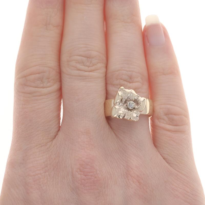 Vintage Solitär-Ring aus Gelbgold mit Diamant im Einzelschliff - 9k Single Cut Blumenblüte (Einfacher Schliff) im Angebot
