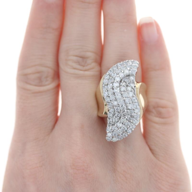 Größe: 7 1/4
Gebühr für Größenanpassung: 2 Größen runter für $50 oder 2 Größen rauf für $70

Metallgehalt: 14k Gelbgold & 14k Weißgold

Informationen zu Stein
Natürliche Diamanten
Karat gesamt: 3.00ctw
Schliff: Runder Brillant 
Farbe: E - F -