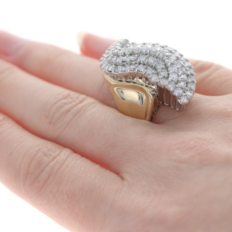 Gelbgold Diamant-Wasserfall-Cluster-Cocktail- Bypass-Ring, 14k rund 3,00ctw im Zustand „Hervorragend“ in Greensboro, NC