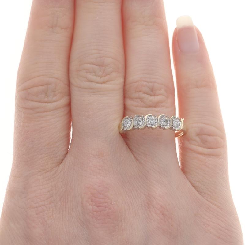 Gelbgold Diamant Hochzeit Band - 10k Runde Brillant .15ctw Fünf-Stein-Ring (Rundschliff)