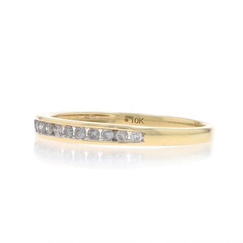 Alianza de oro amarillo con diamantes - 10k Anillo brillante redondo .18ctw en Excelente estado para la venta en Greensboro, NC
