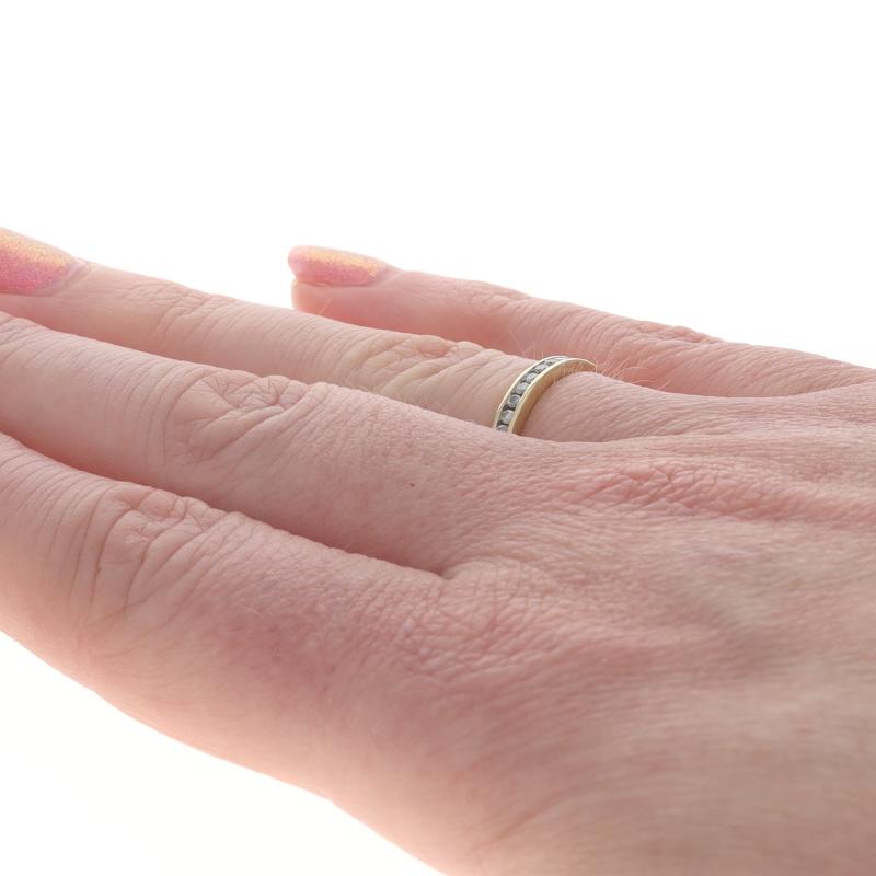 De las mujeres Alianza de oro amarillo con diamantes - 10k Anillo brillante redondo .18ctw en venta